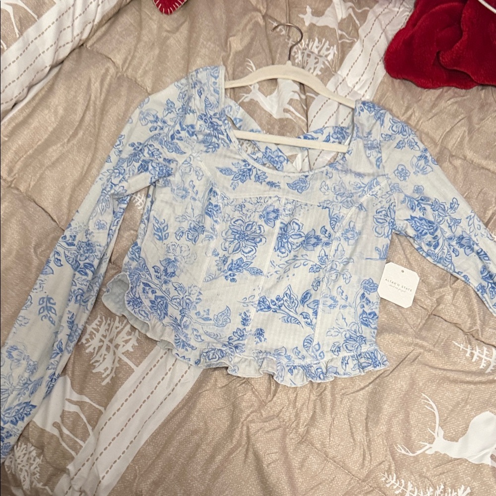 Blue Floral Long Sleeve Top - brand new with Tags!! Size Medium.